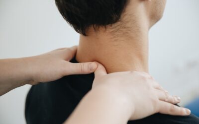 Spændinger i nakken ⇛ mulige årsager og effektive løsninger